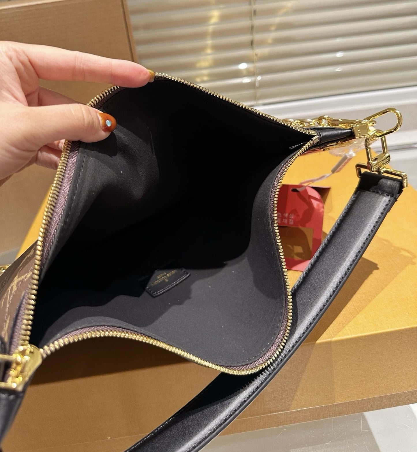 Louis Vuitton M12075 Lucky Trunk