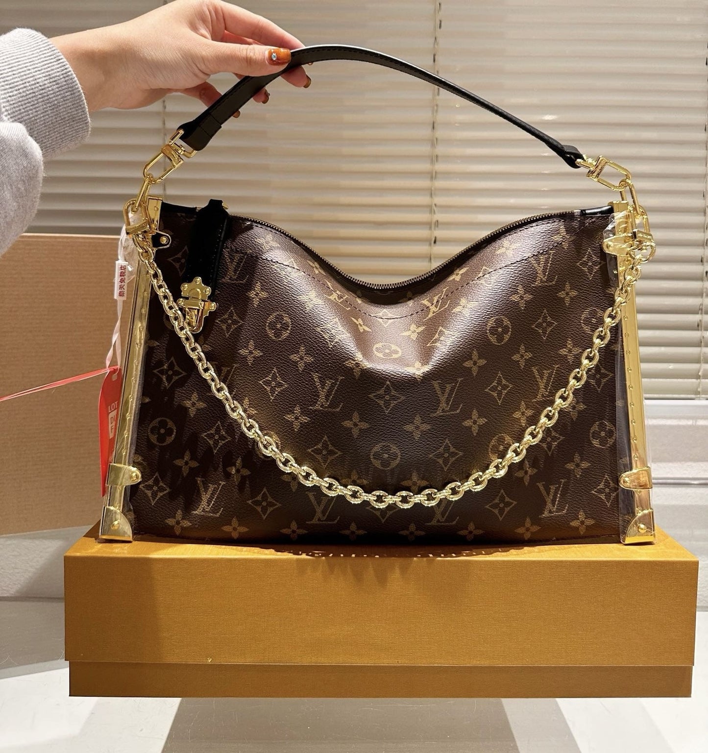 Louis Vuitton M12075 Lucky Trunk