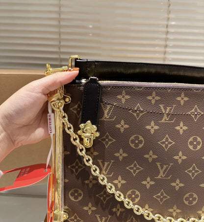 Louis Vuitton M12075 Lucky Trunk