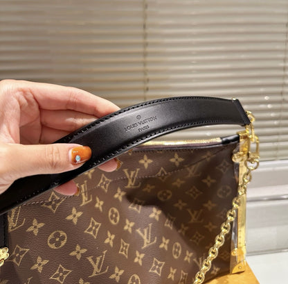 Louis Vuitton M12075 Lucky Trunk