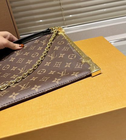 Louis Vuitton M12075 Lucky Trunk