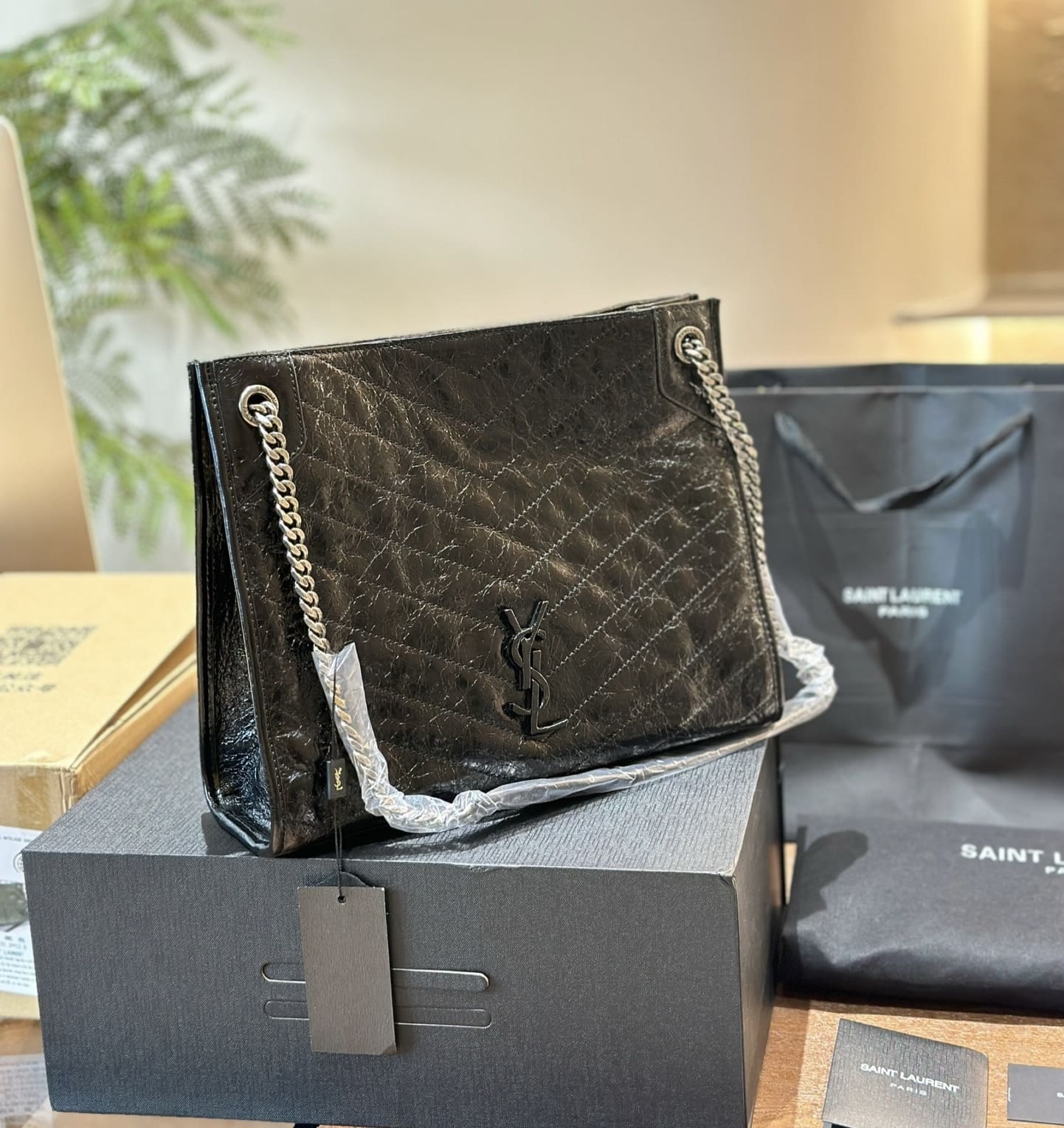 SAINT LAURENT NIKI SHOPPING IN VINTAGE LEATHER