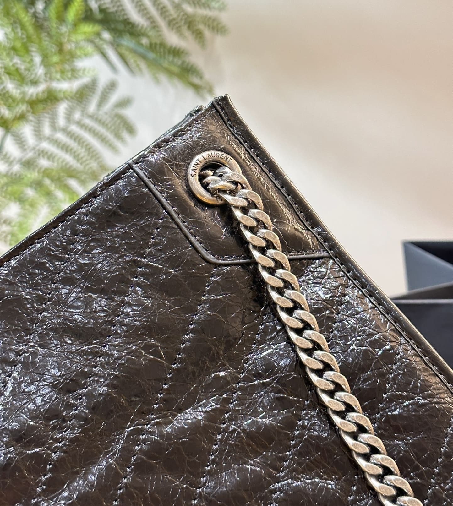 SAINT LAURENT NIKI SHOPPING IN VINTAGE LEATHER