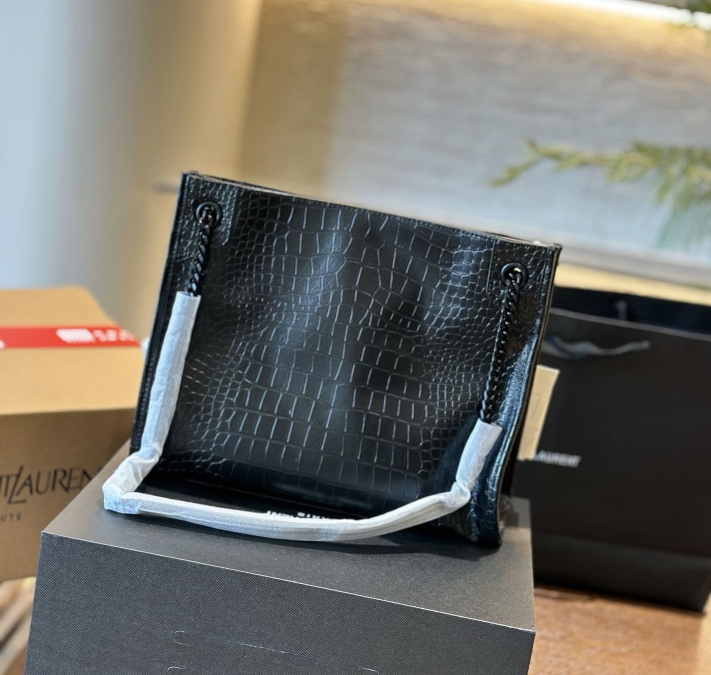 SAINT LAURENT NIKI shopping in crocodile-embossed leather