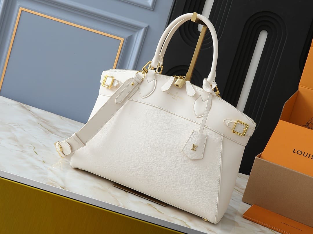 Louis Vuitton M23061 Vendôme MM