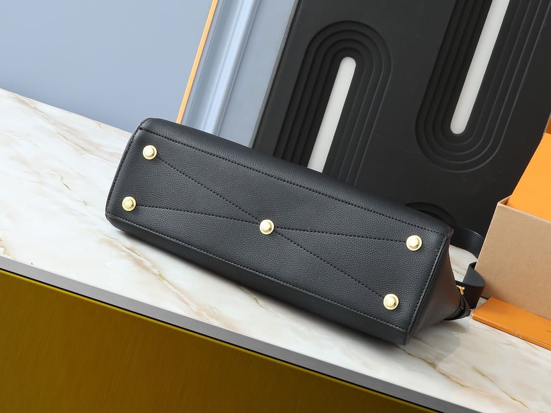 Louis Vuitton M22914 Vendôme MM