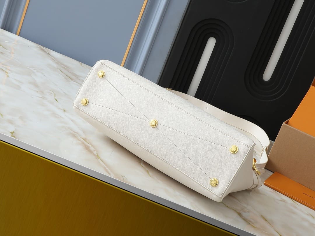 Louis Vuitton M23061 Vendôme MM