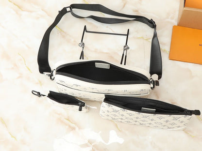 Louis Vuitton M24754 Trio Messenger