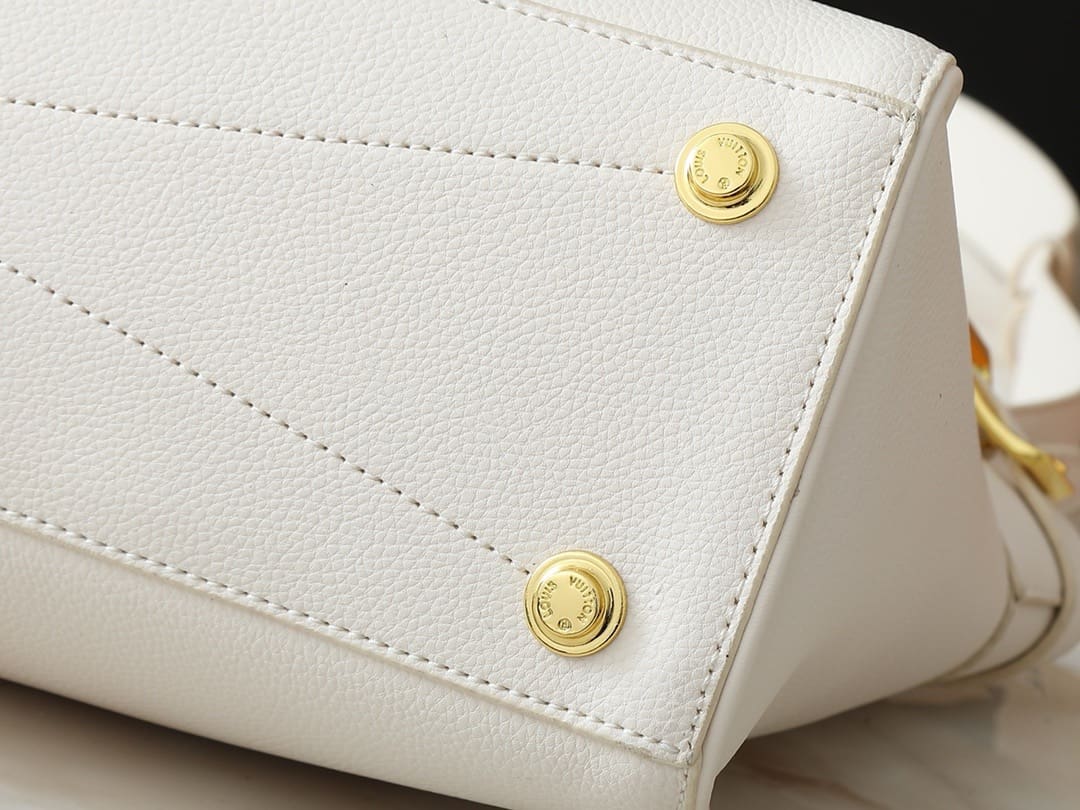 Louis Vuitton M23061 Vendôme MM