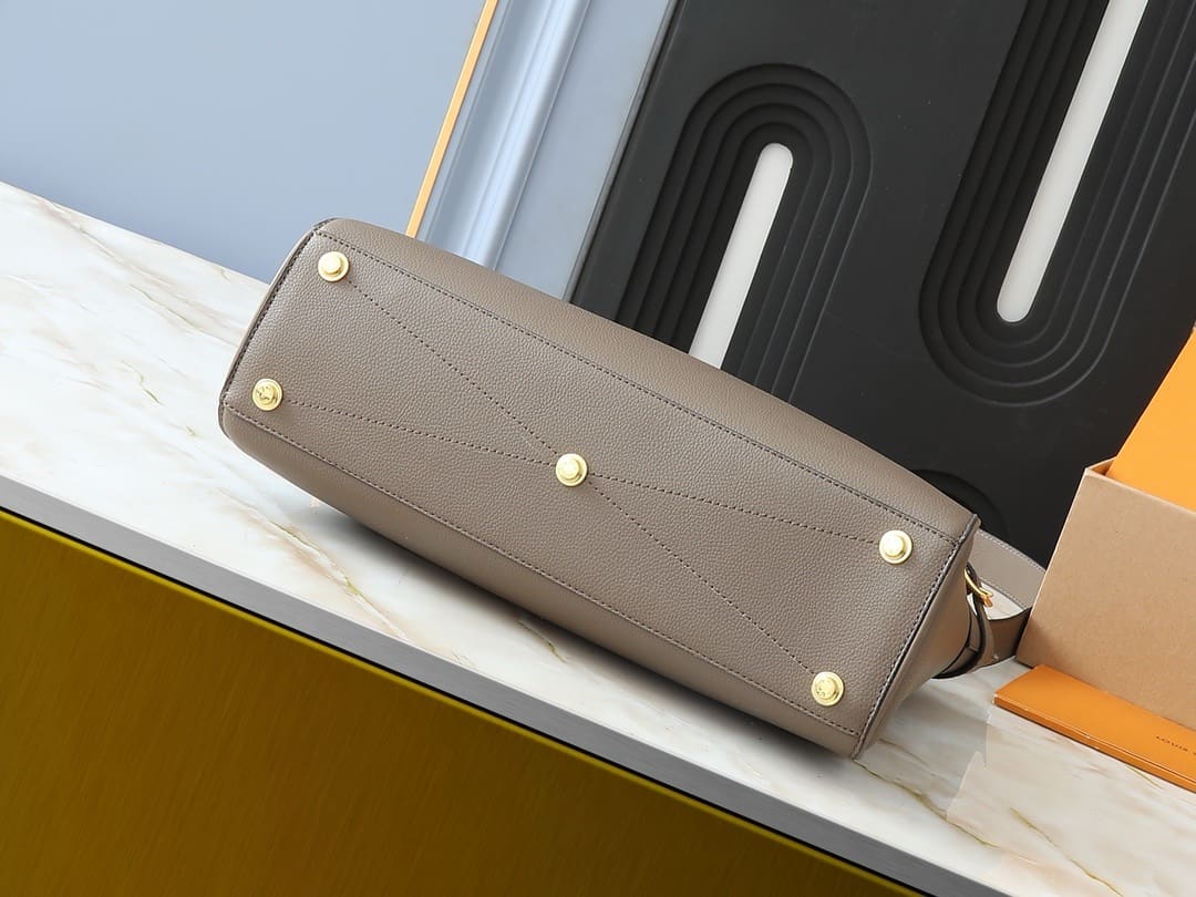 Louis Vuitton M22927 Vendôme MM