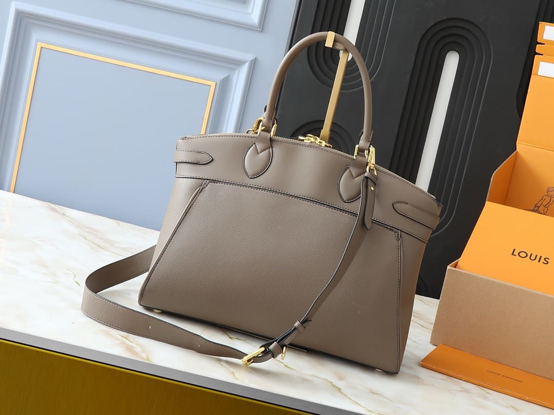 Louis Vuitton M22927 Vendôme MM