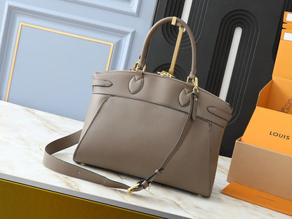 Louis Vuitton M22927 Vendôme MM