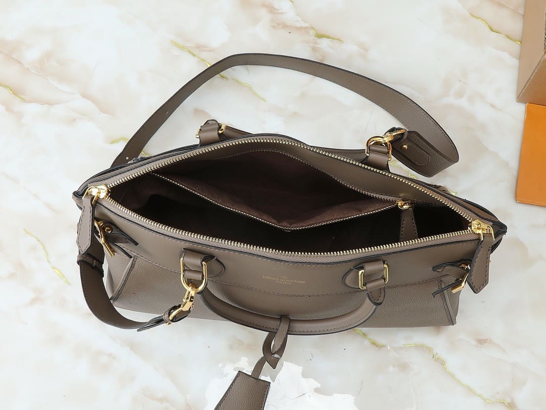 Louis Vuitton M22927 Vendôme MM