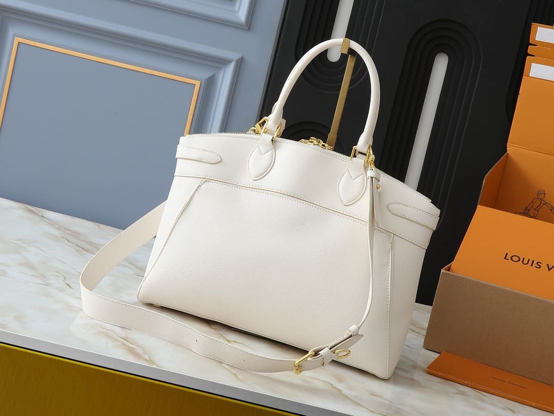 Louis Vuitton M23061 Vendôme MM