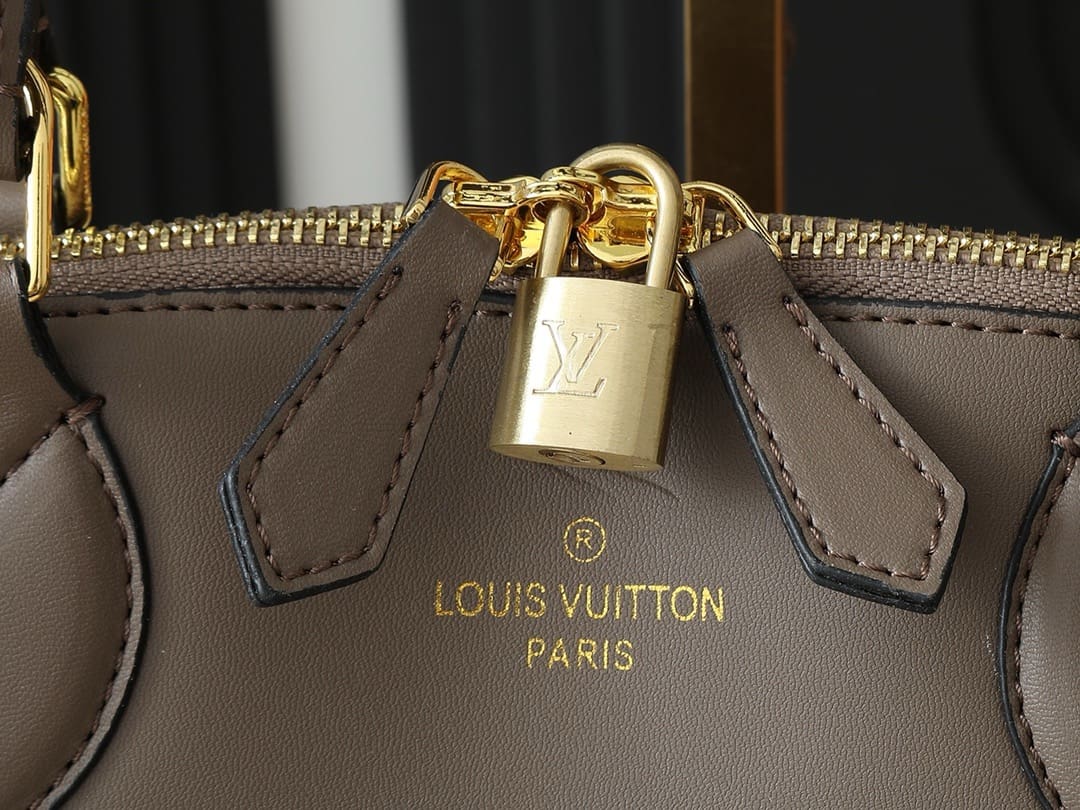 Louis Vuitton M22927 Vendôme MM