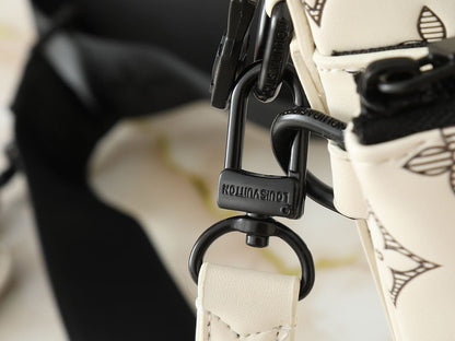 Louis Vuitton M24754 Trio Messenger