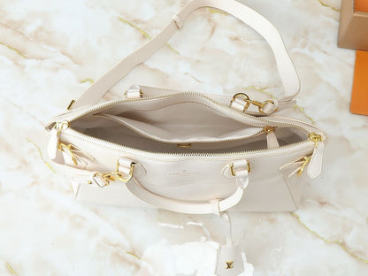 Louis Vuitton M23061 Vendôme MM