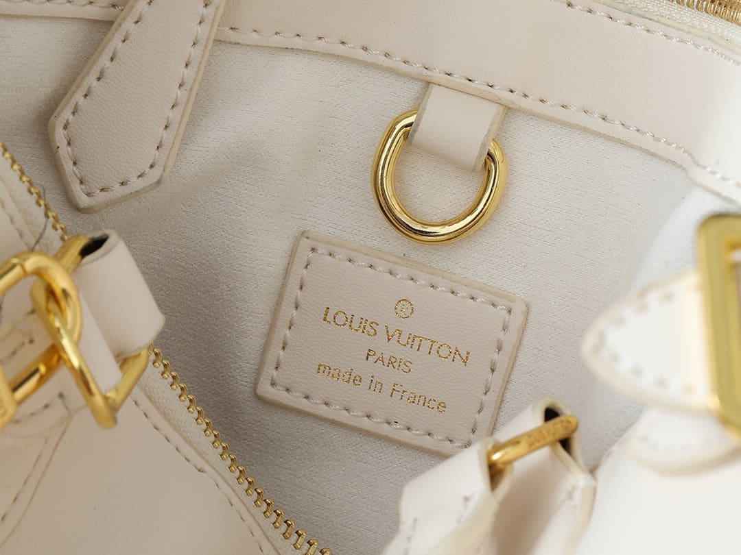 Louis Vuitton M23061 Vendôme MM