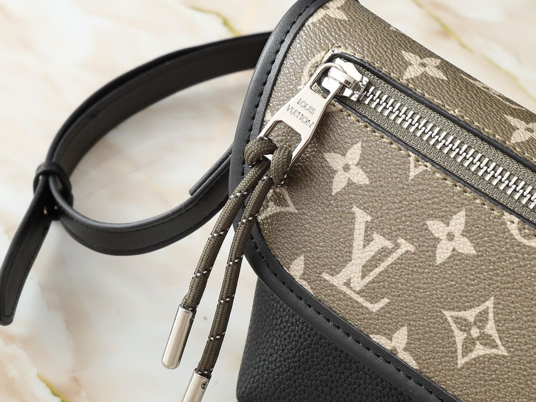 Louis Vuitton M12618 Pulse Wearable Wallet