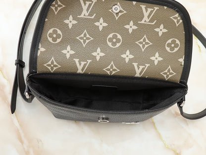 Louis Vuitton M12618 Pulse Wearable Wallet