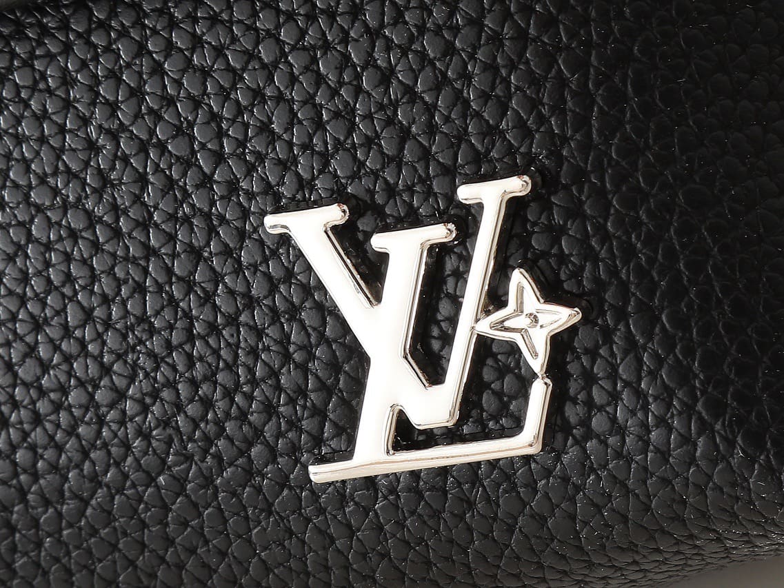 Louis Vuitton M12618 Pulse Wearable Wallet