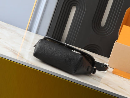 Louis Vuitton M12618 Pulse Wearable Wallet