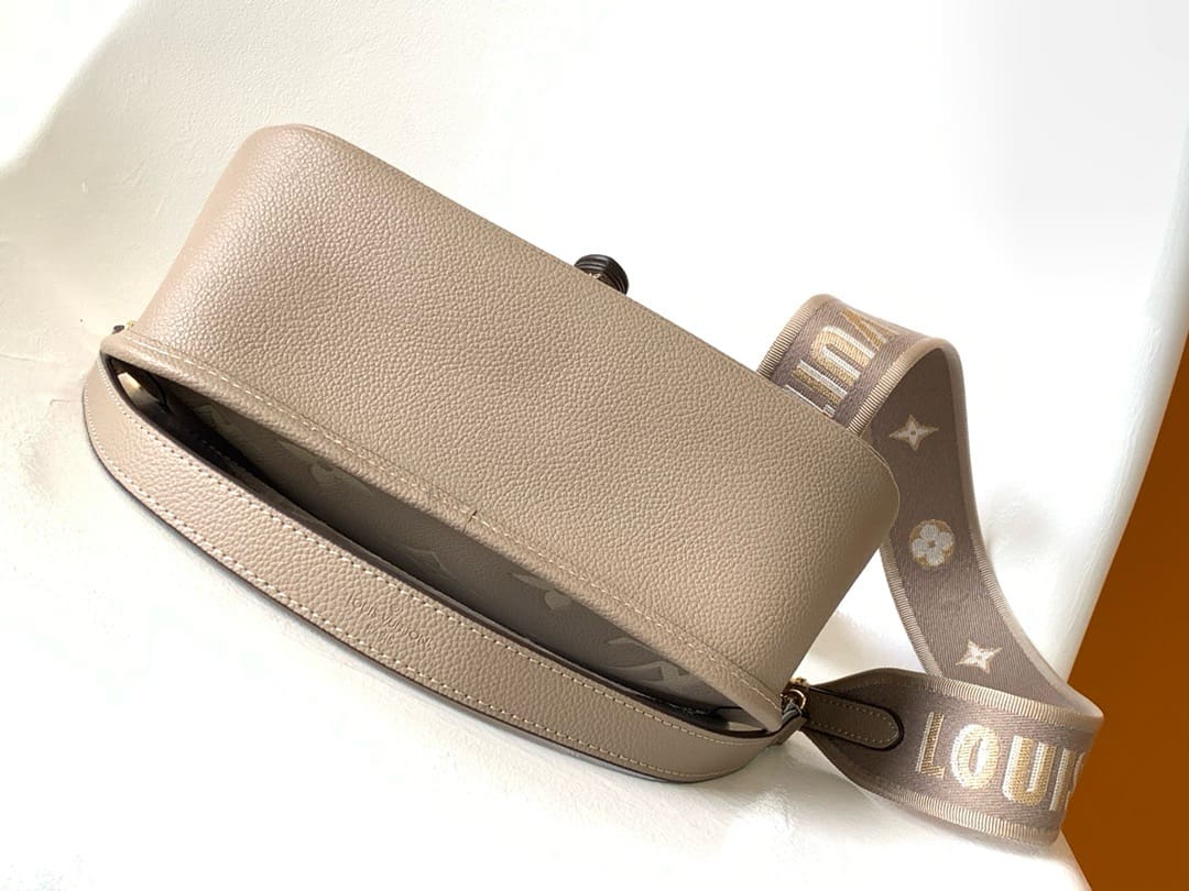 Louis Vuitton M46583 Diane