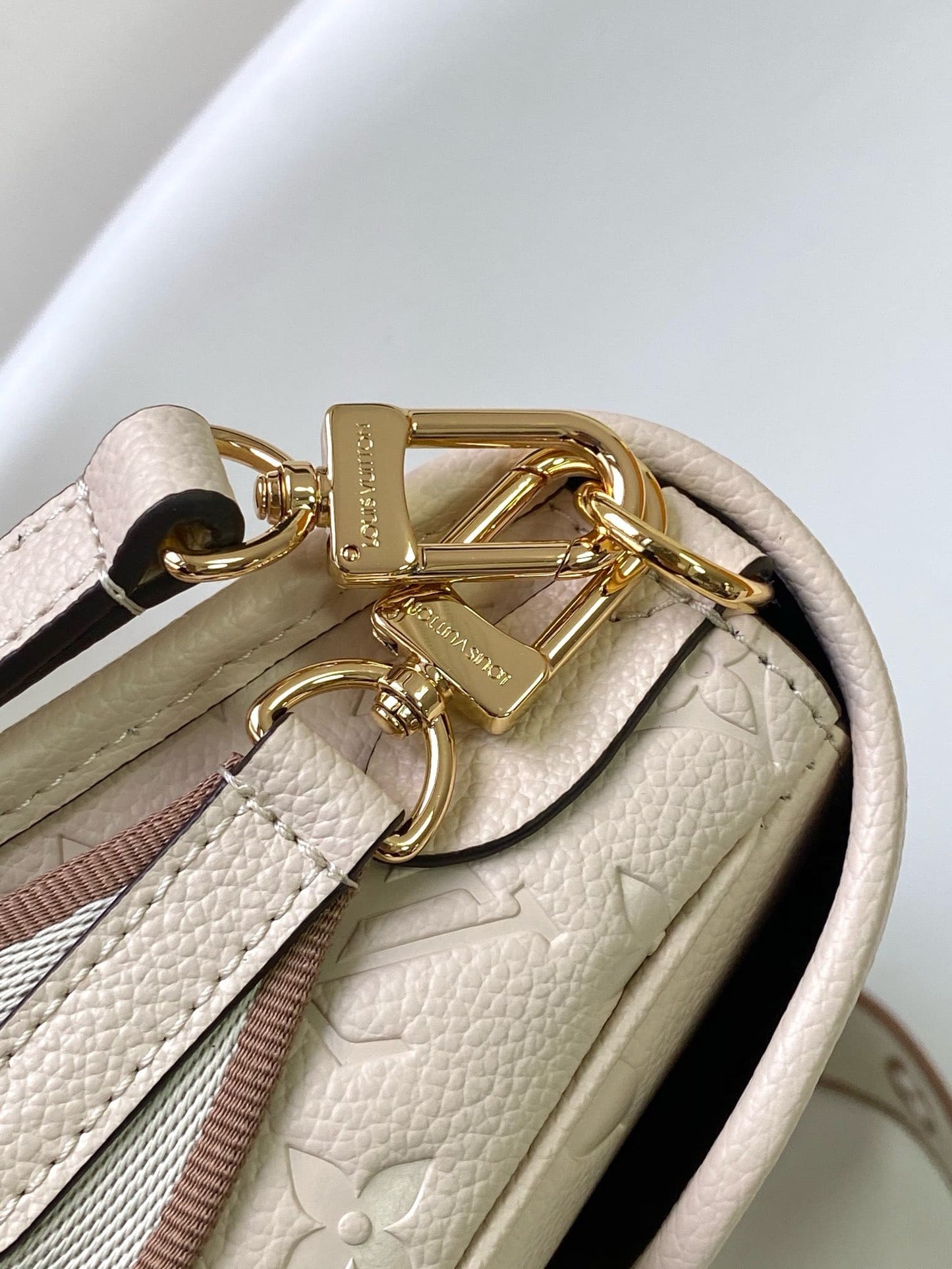 Louis Vuitton M46388 Diane