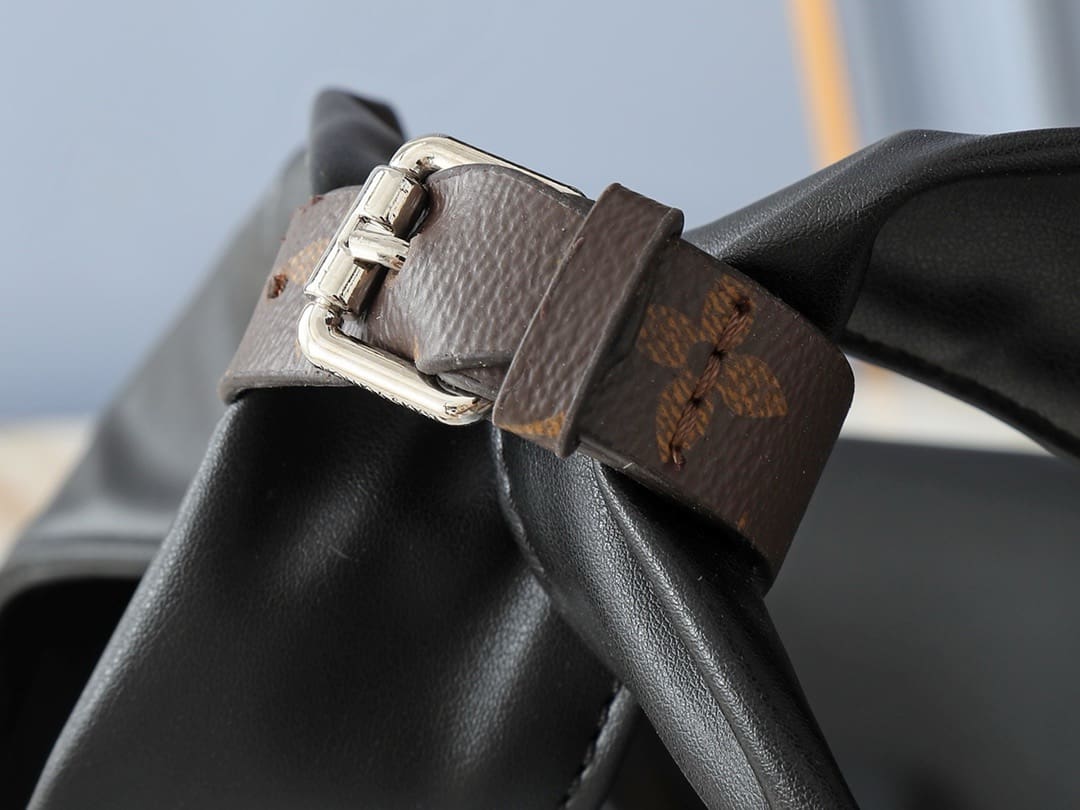 Louis Vuitton M11266 Atlantis Vibe MM