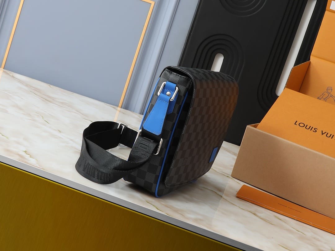 Louis Vuitton N00085 District Messenger