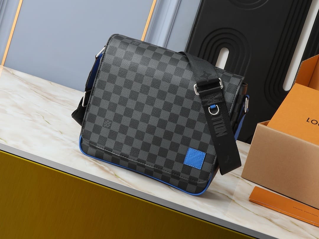 Louis Vuitton N00085 District Messenger
