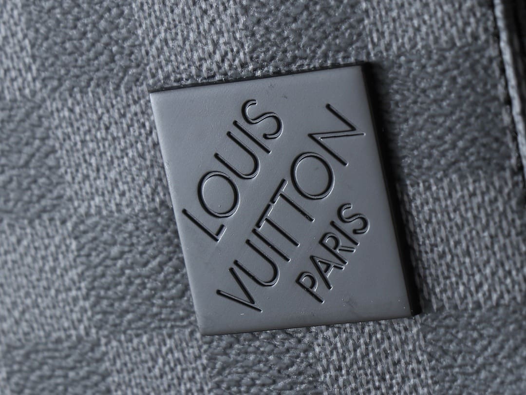 Louis Vuitton N42710 District PM