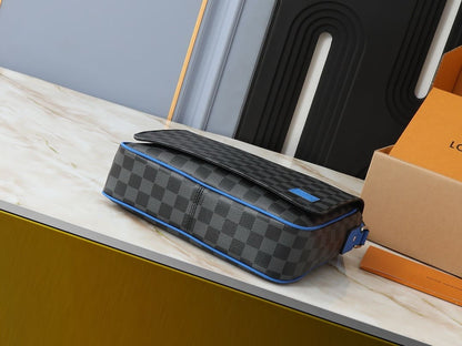 Louis Vuitton N00085 District Messenger