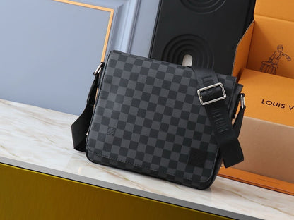 Louis Vuitton N42710 District PM