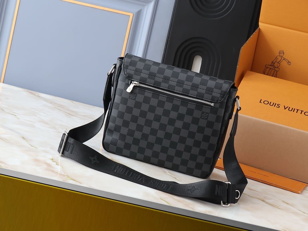 Louis Vuitton N42710 District PM