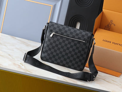 Louis Vuitton N42710 District PM