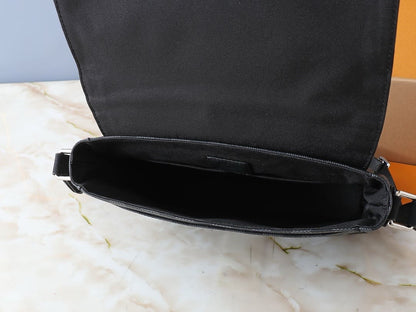 Louis Vuitton N42710 District PM