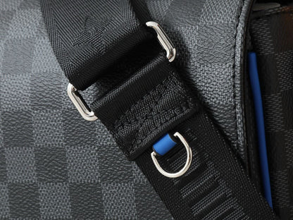 Louis Vuitton N00085 District Messenger