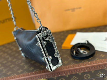 Louis Vuitton M25445 Slim Trunk