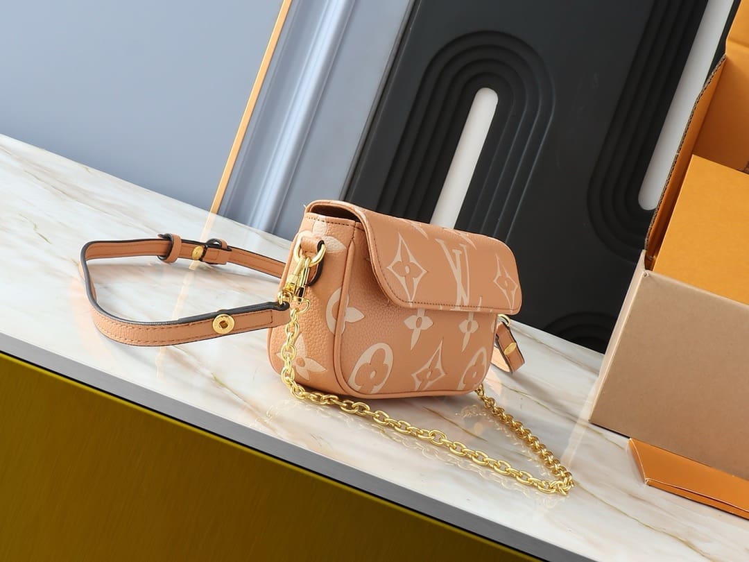 Lousi Vuitton M12758 Wallet On Chain Ivy