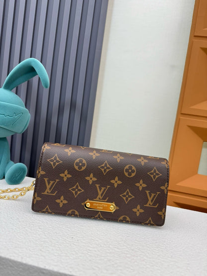 Louis Vuitton M82509 Wallet On Chain Lily