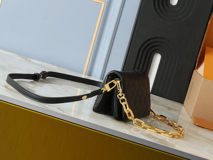 Louis Vuitton M83359 Pochette Coussin