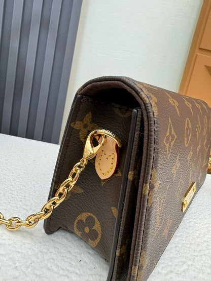 Louis Vuitton M82509 Wallet On Chain Lily