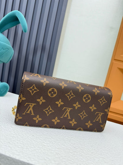 Louis Vuitton M82509 Wallet On Chain Lily