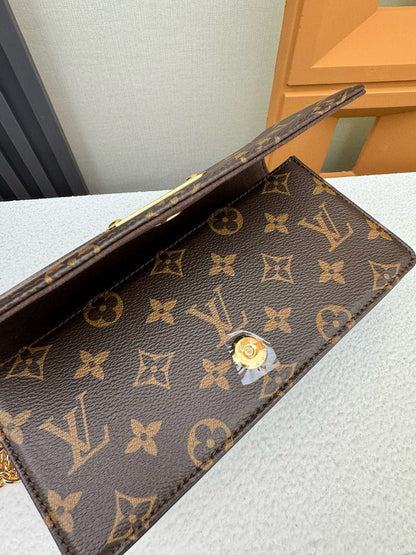 Louis Vuitton M82509 Wallet On Chain Lily