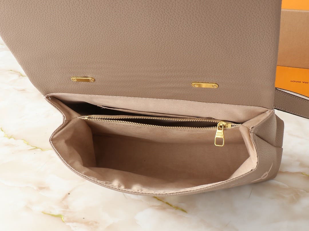 Louis Vuitton M46041 Madeleine MM