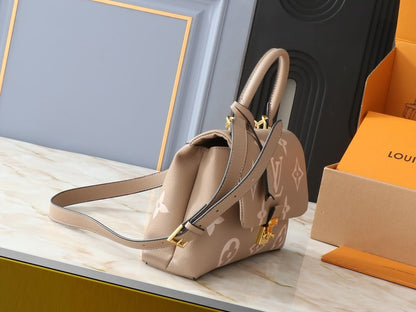 Louis Vuitton M46041 Madeleine MM