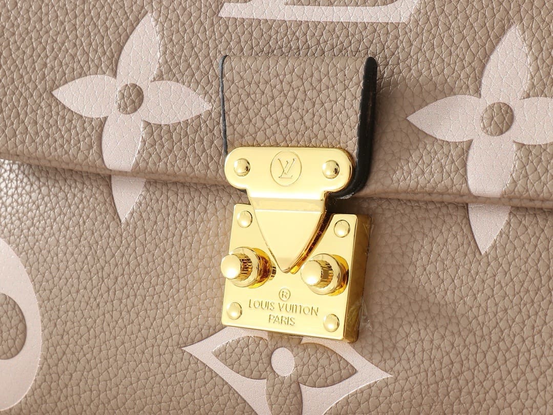 Louis Vuitton M46041 Madeleine MM