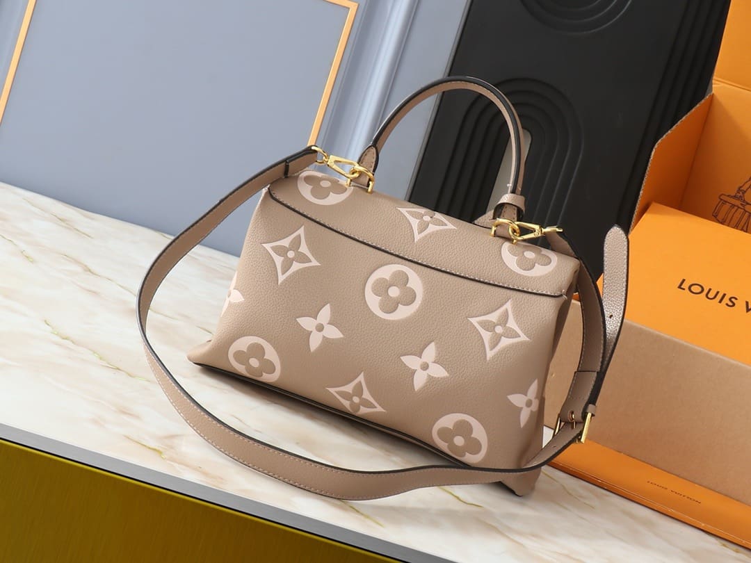 Louis Vuitton M46041 Madeleine MM