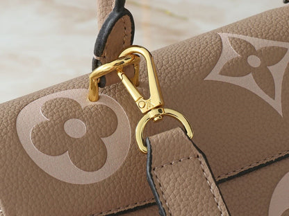 Louis Vuitton M46041 Madeleine MM